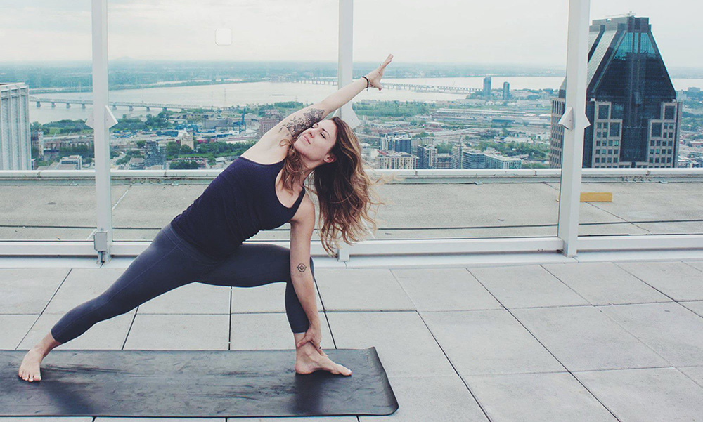 Le Yoga au Sommet : voir la ville se réveiller